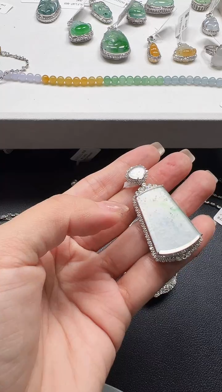 颈饰18K金镶嵌翡翠KTF1107-058