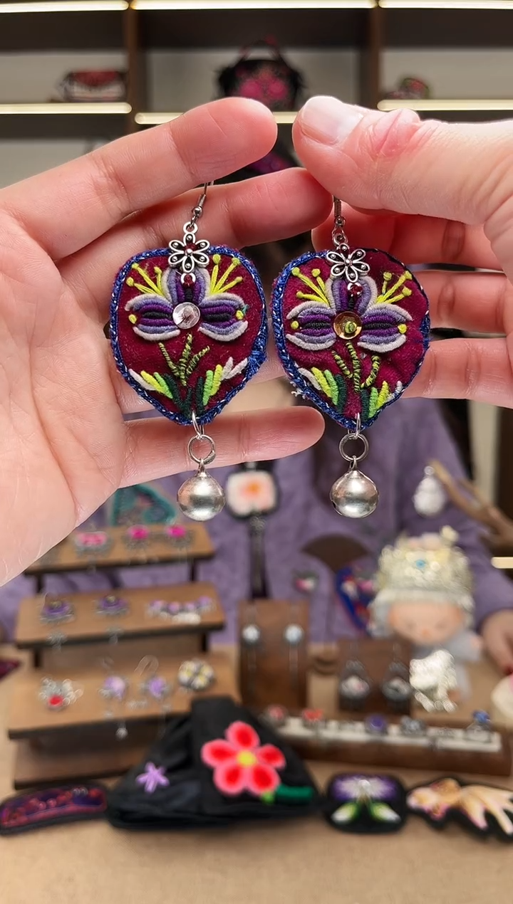 织绣晨****?1672黔东南苗族刺绣