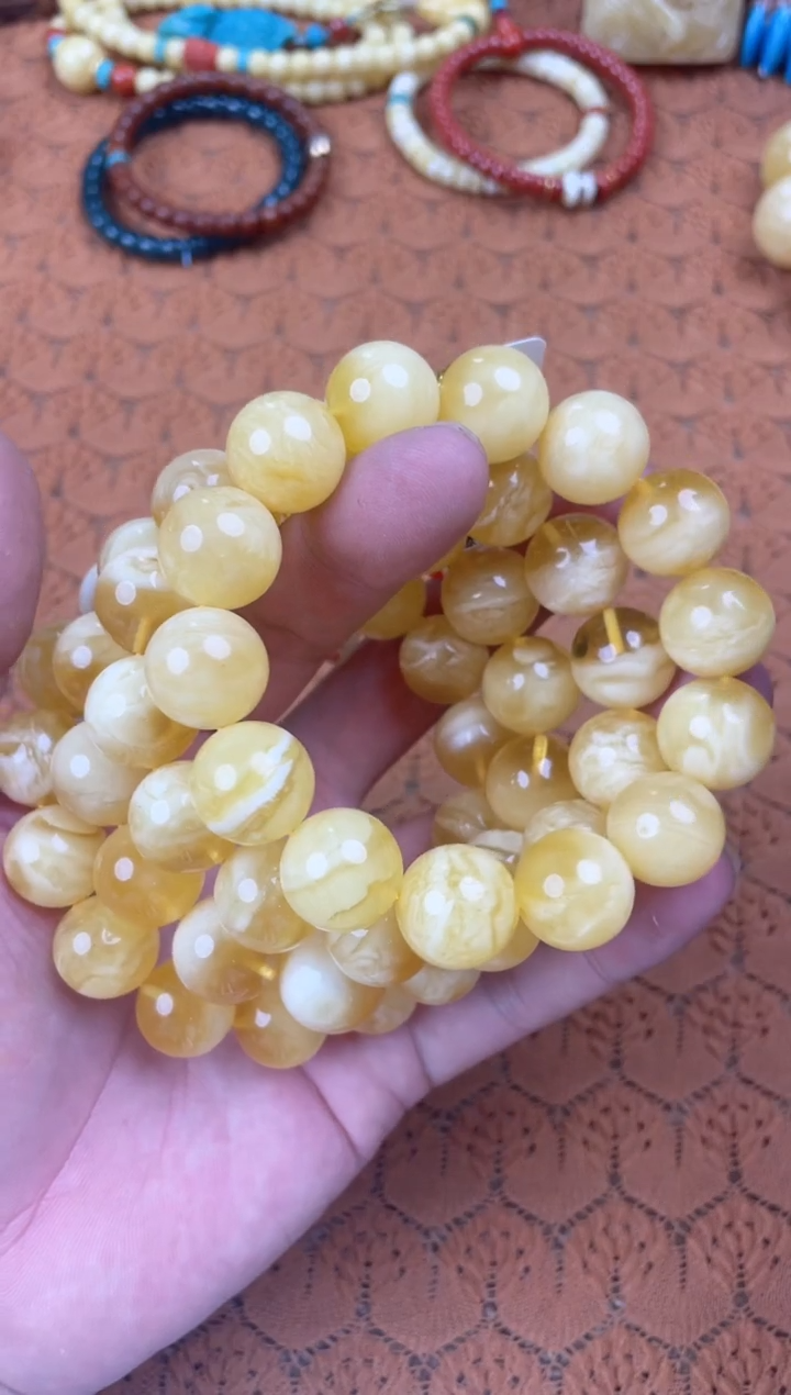 未镶嵌蜜蜡裸石WML8997瑕疵多样性发其中一件