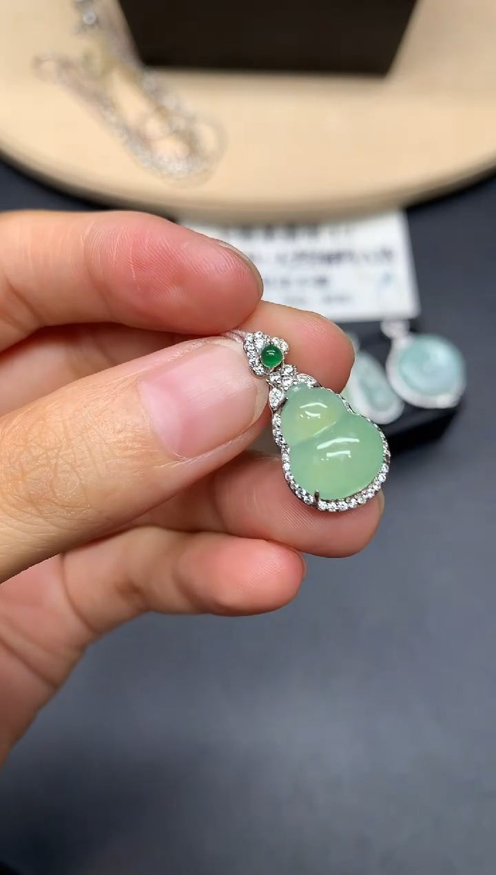 翡翠银S925镶嵌吊坠(不含链)葫芦【多样性发其一】