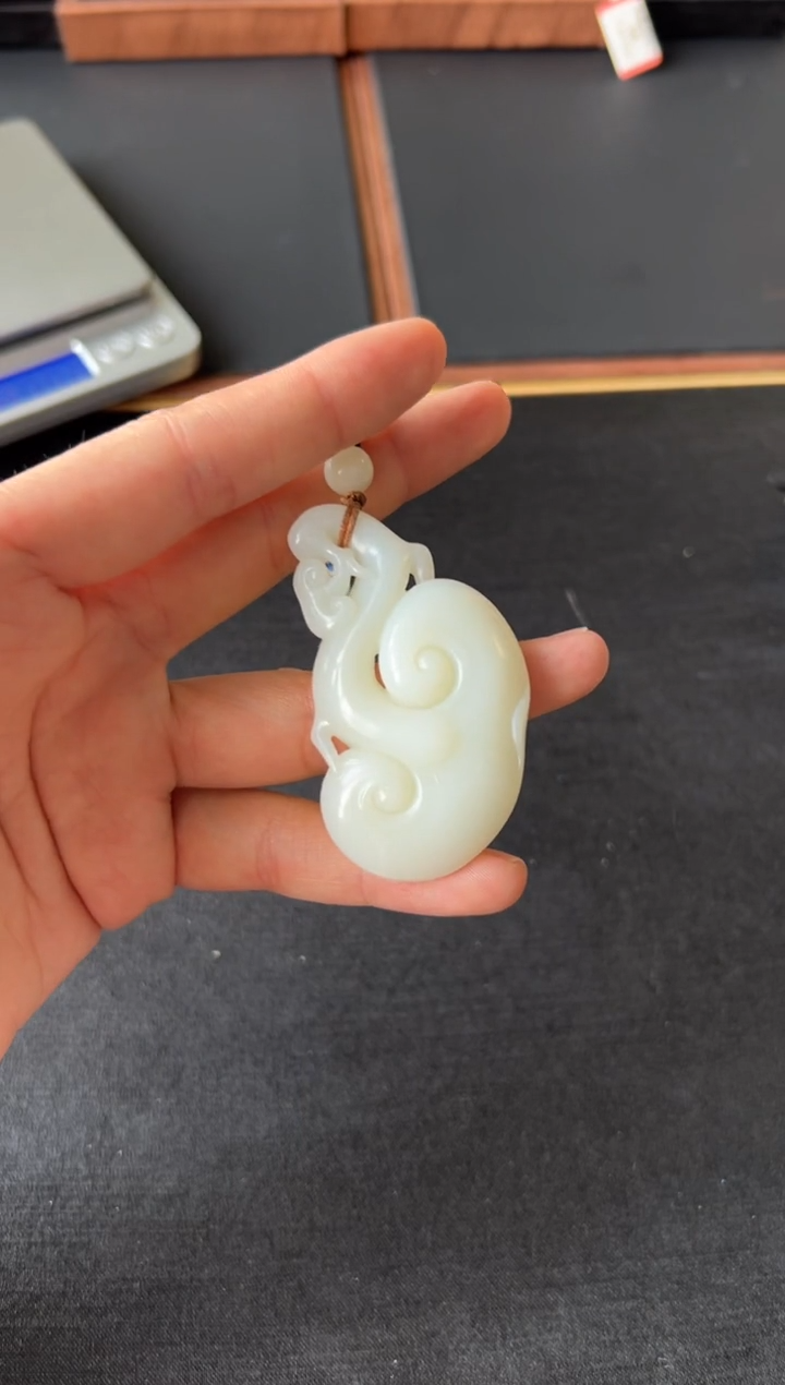 【闪购商品】和田玉吊坠(赠链)未镶嵌且末微色差米达