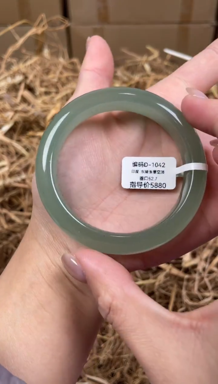 未镶嵌手镯石英质玉D1042
