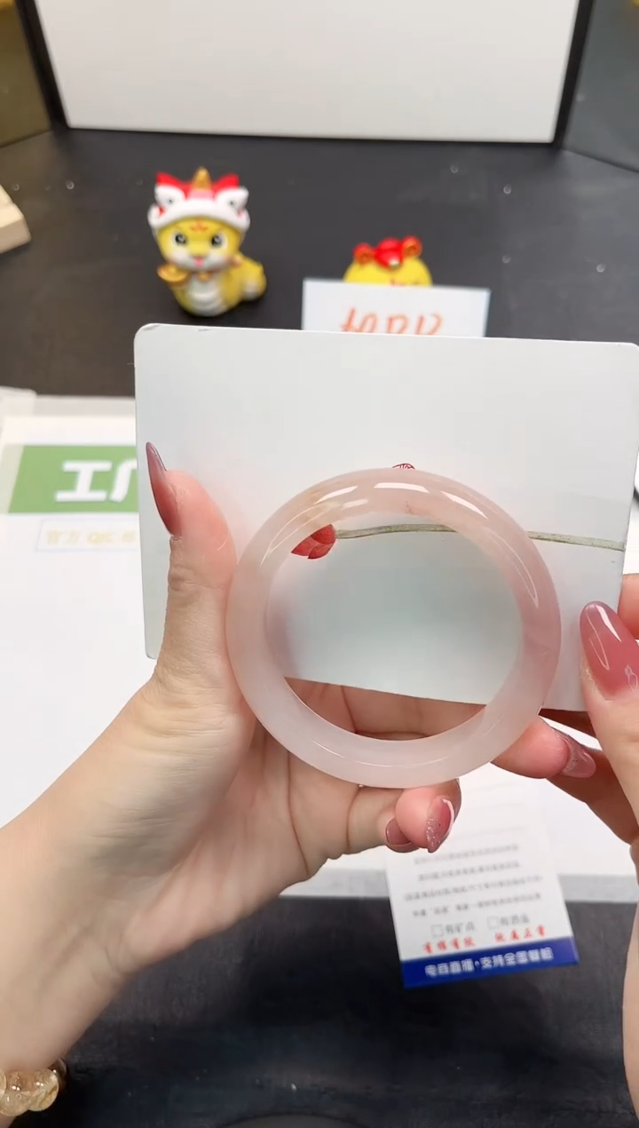 【闪购商品】石英质玉手镯未镶嵌218-58