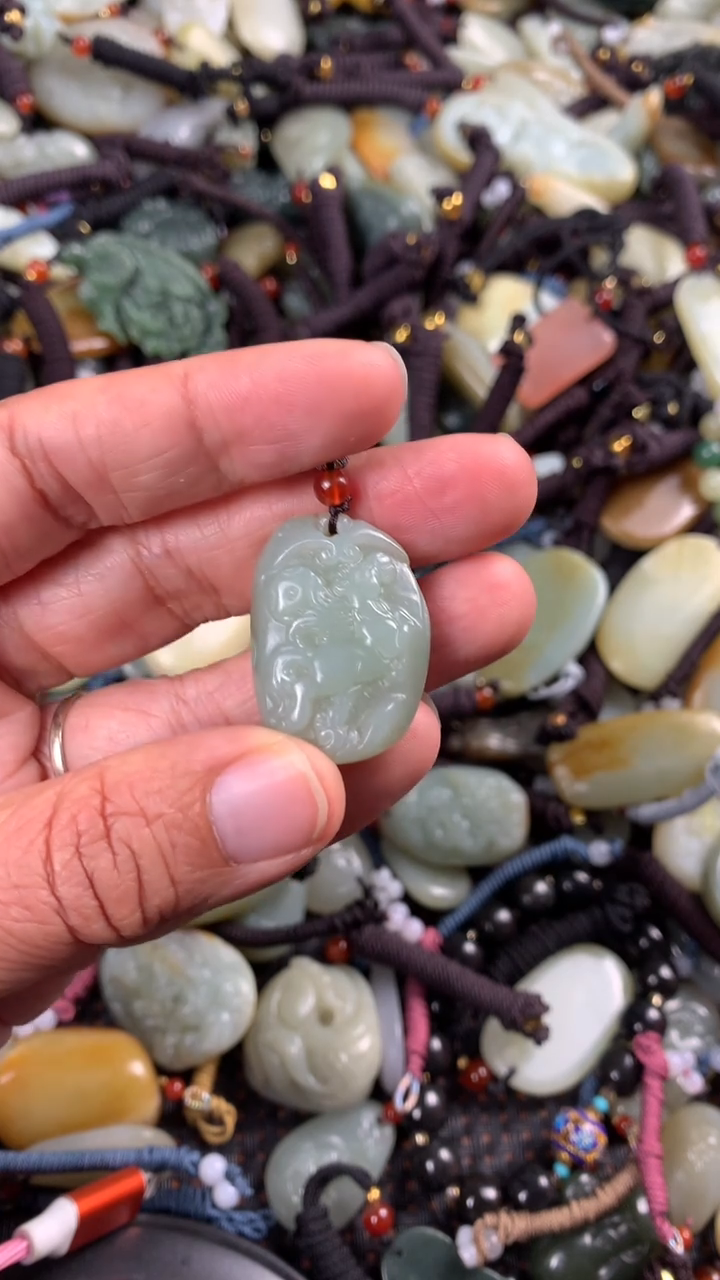 【闪购商品】和田玉颈饰未镶嵌多样性发货没有证书拍一发一有瑕