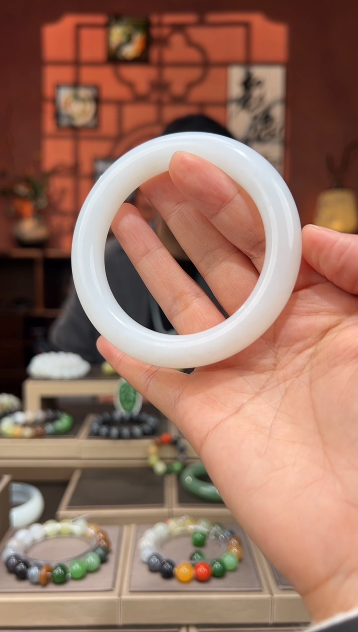 未镶嵌手链和田玉手镯