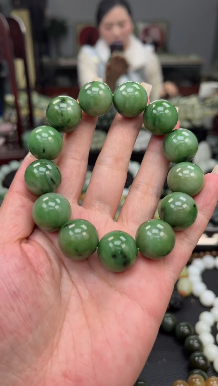 【闪购商品】和田玉手串未镶嵌俄罗斯苹果绿 碧玉卡18
