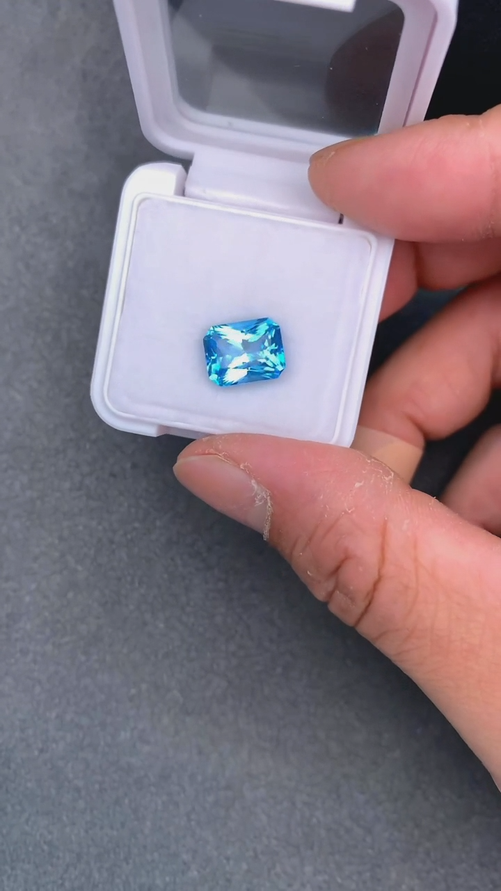 【闪购商品】托帕石裸石未镶嵌6.07克拉