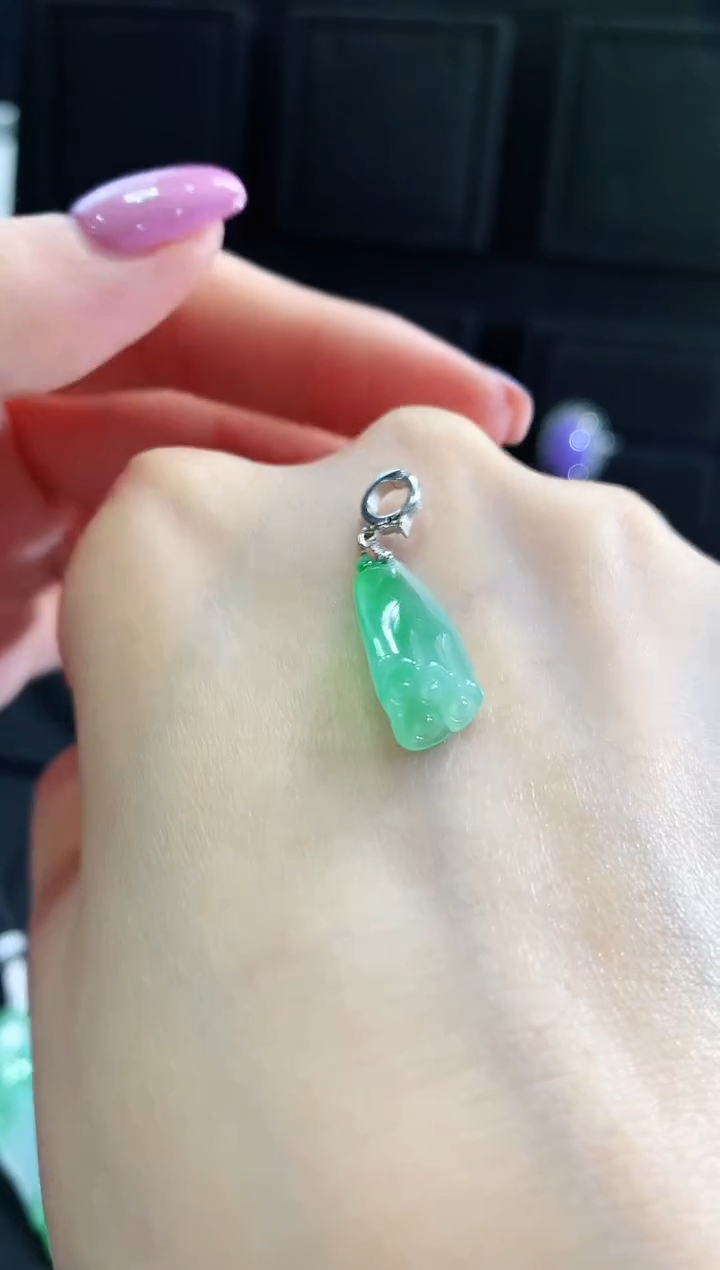 【闪购商品】翡翠颈饰18K金镶嵌吊坠