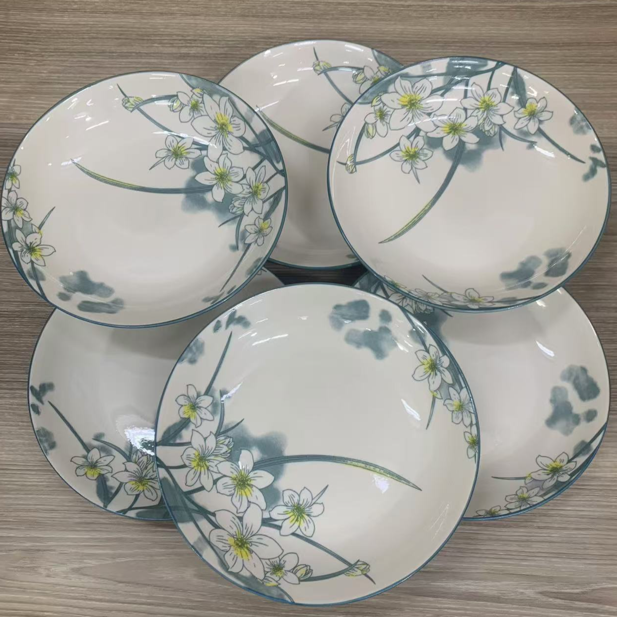 厨房陶瓷装菜盘子