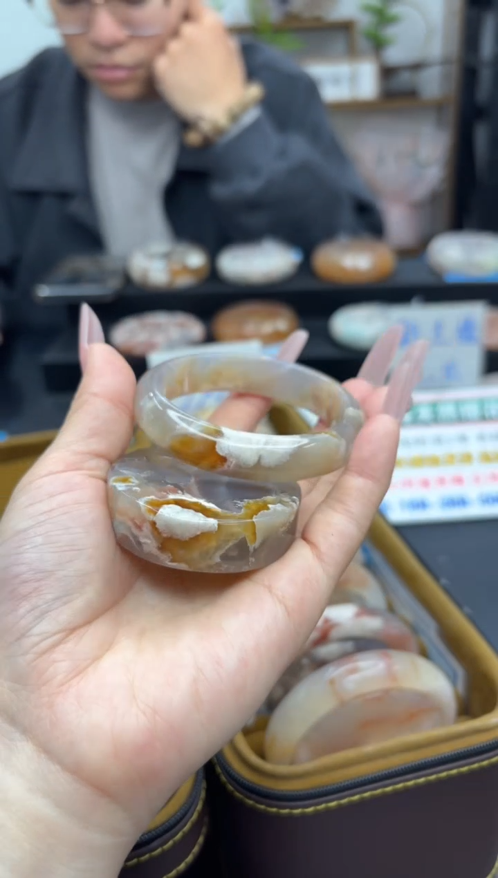 【闪购商品】石英质玉手镯未镶嵌A(205  53圈赠送镯心)