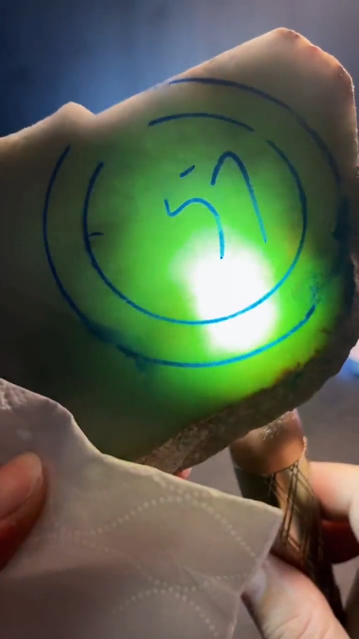 定制翡翠1未镶嵌憨**了天然翡翠