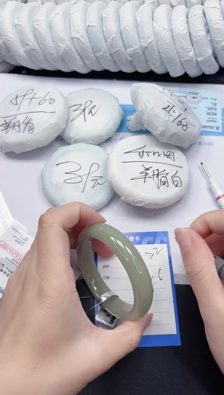 未镶嵌手镯石英质玉22-56.5DK