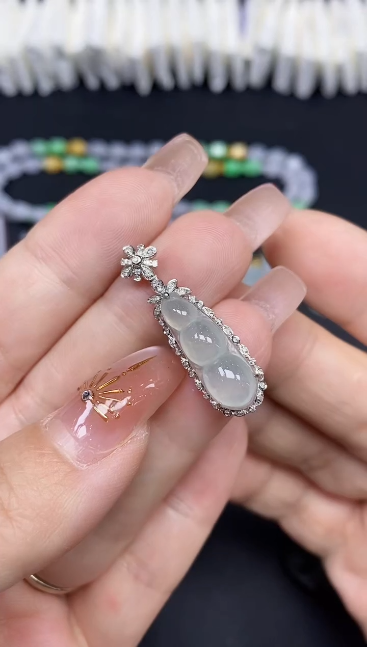 吊坠(不含链)18K金镶嵌翡翠豆子18K金扣镶嵌@@CMT