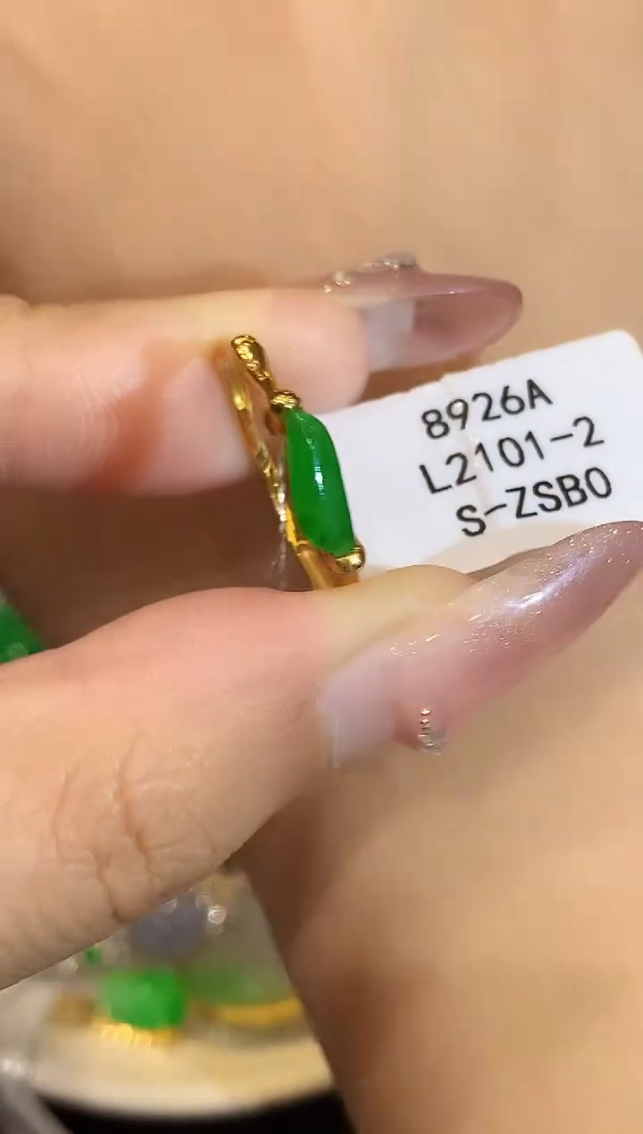 18K金镶嵌戒指翡翠L2101多样性发其一