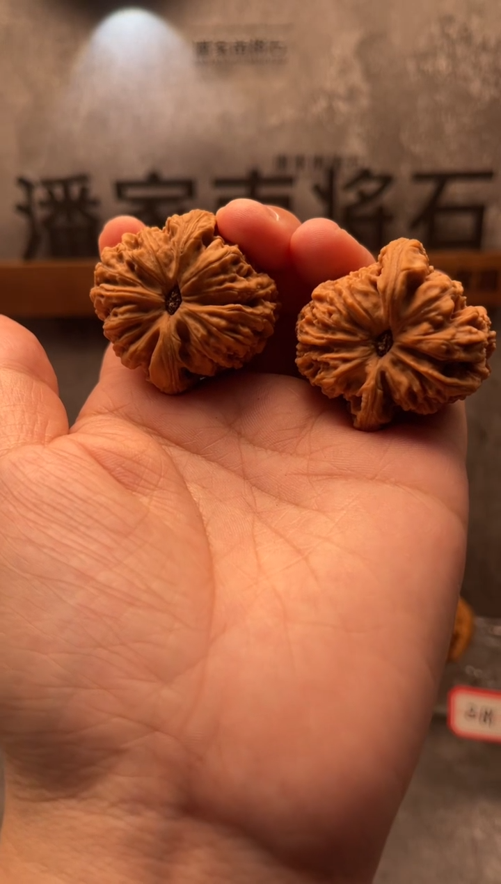 【闪购商品】文玩核桃把件南将