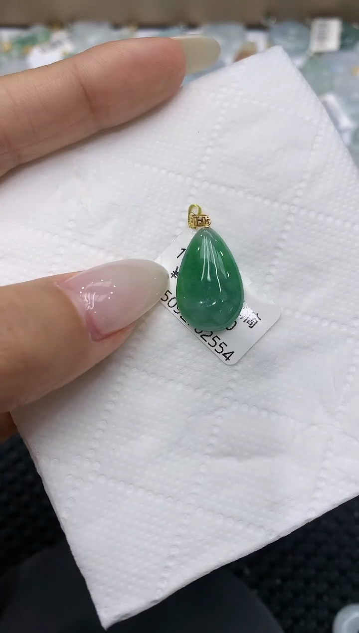 颈饰18K金镶嵌翡翠111111111111