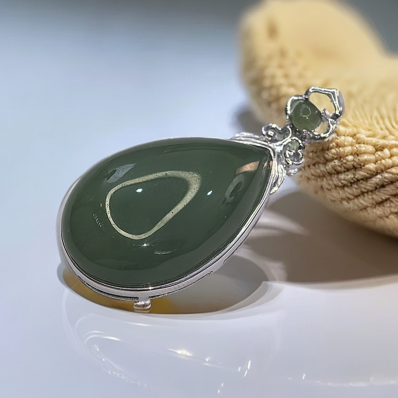 【新远甄选】s925银镶嵌碧玉吊坠15*23 GZJ012