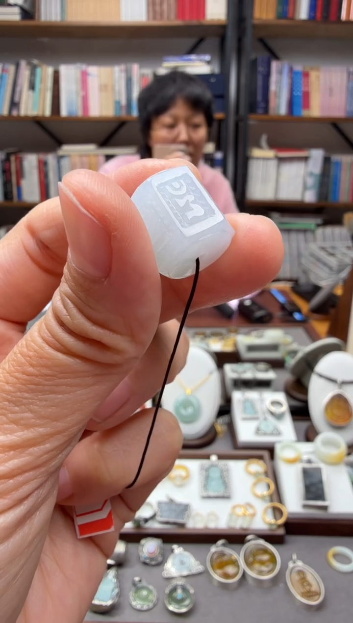 颈饰未镶嵌翡翠梅**红六字真言配珠