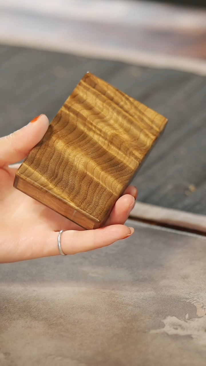 【闪购商品】金丝楠木雕378精工水波纹烟盒