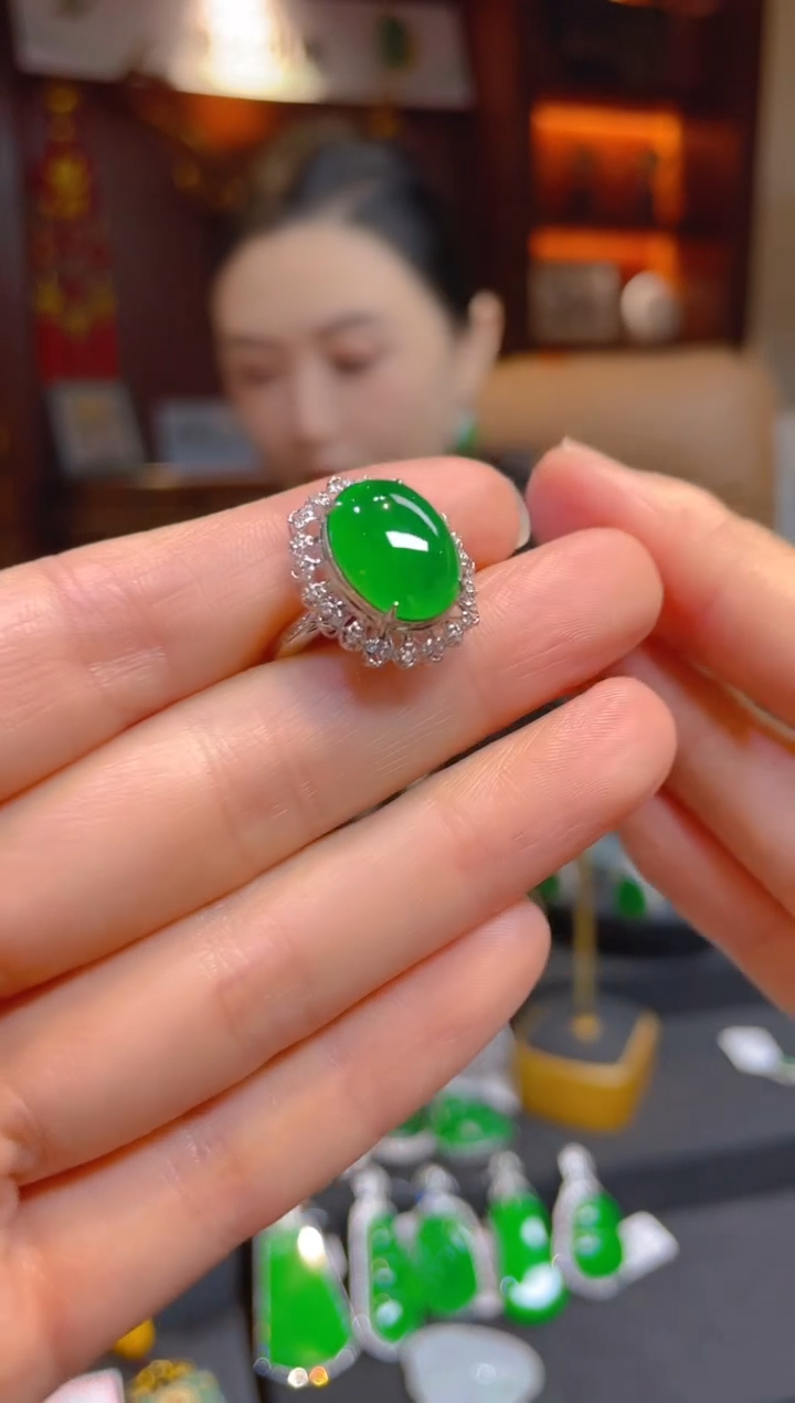 【闪购商品】翡翠戒指18K金镶嵌114744天然A货翡翠蛋面戒指