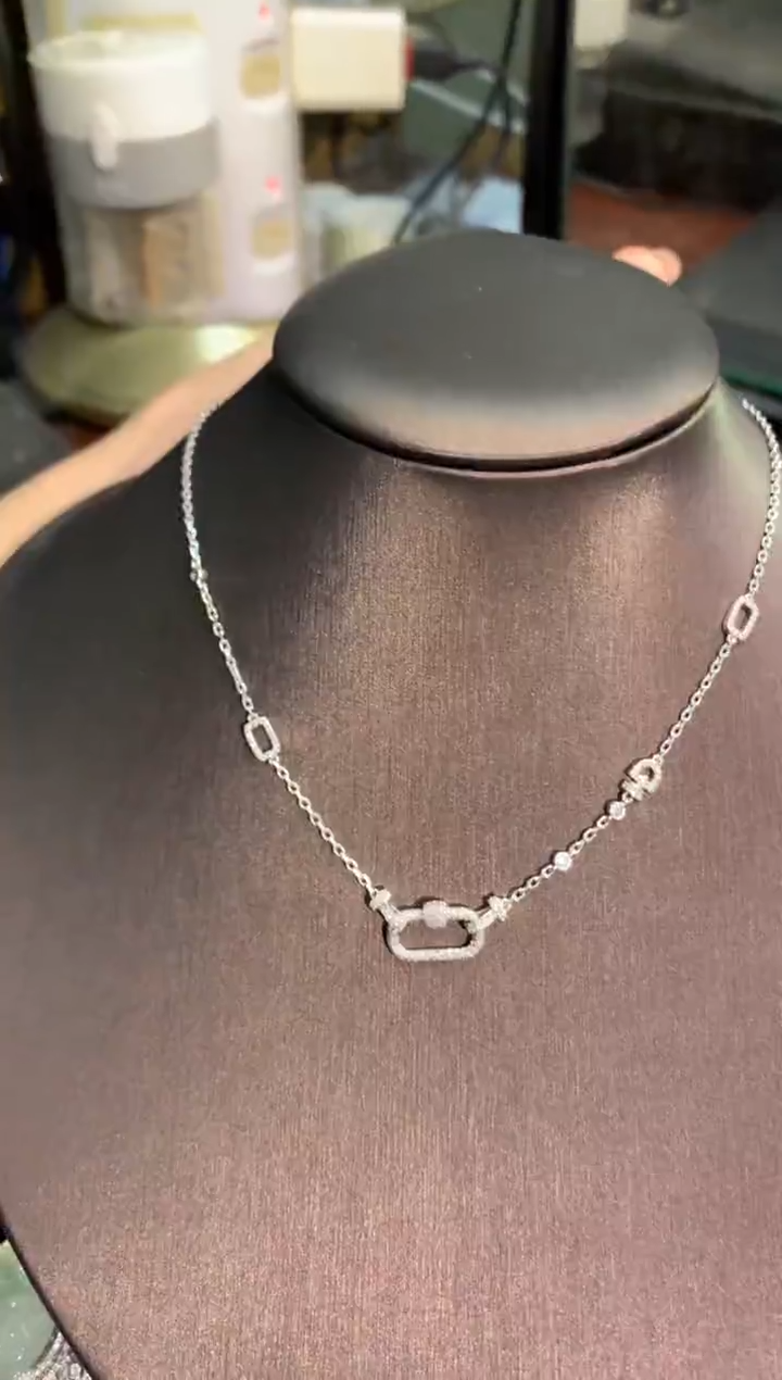 【闪购商品】钻石吊坠18K金镶嵌吊坠