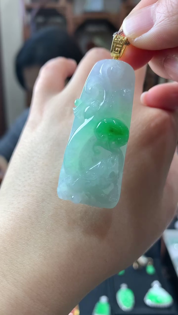 【闪购商品】翡翠吊坠(不含链)18K金镶嵌挂件