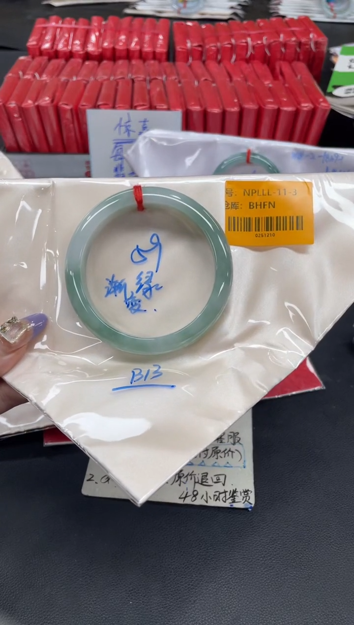未镶嵌手镯翡翠翡翠手镯