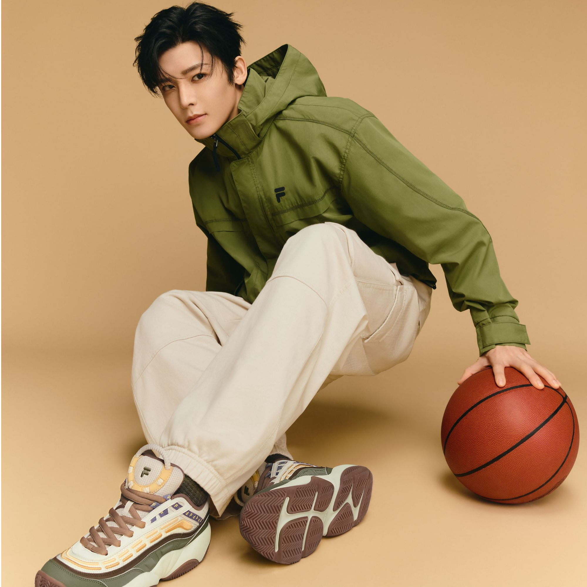 FILA FUSION【侯明昊同款连帽可拆透气】梭织运动外套T11M443702F