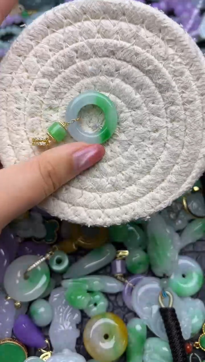 颈饰未镶嵌翡翠天然缅甸翡翠吊坠