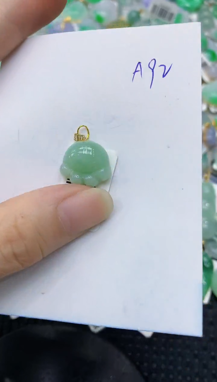 翡翠18K金镶嵌颈饰11111111111