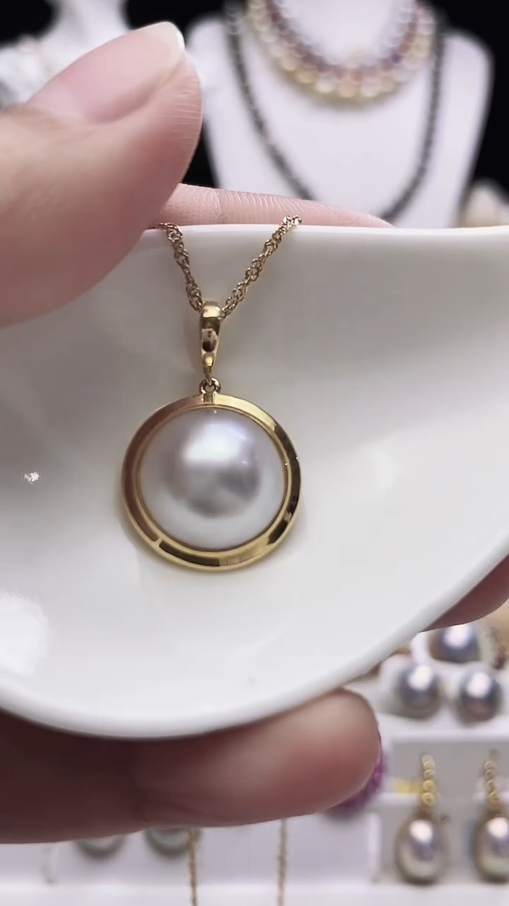 【闪购商品】拼合珍珠（马贝珠）颈饰18K金镶嵌海水马贝吊坠