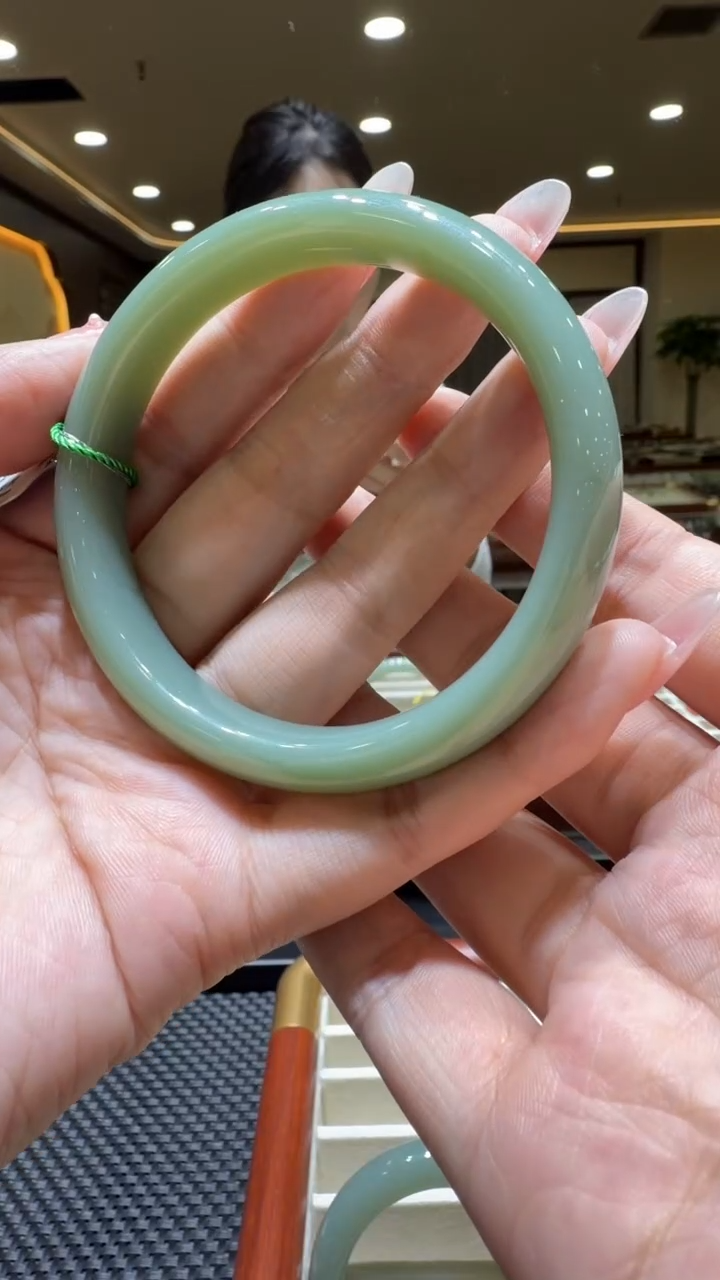 颈饰未镶嵌和田玉手镯60