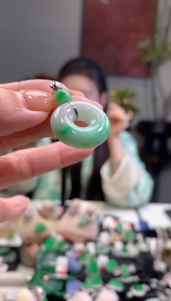 吊坠(不含链)18K金镶嵌翡翠甜甜圈