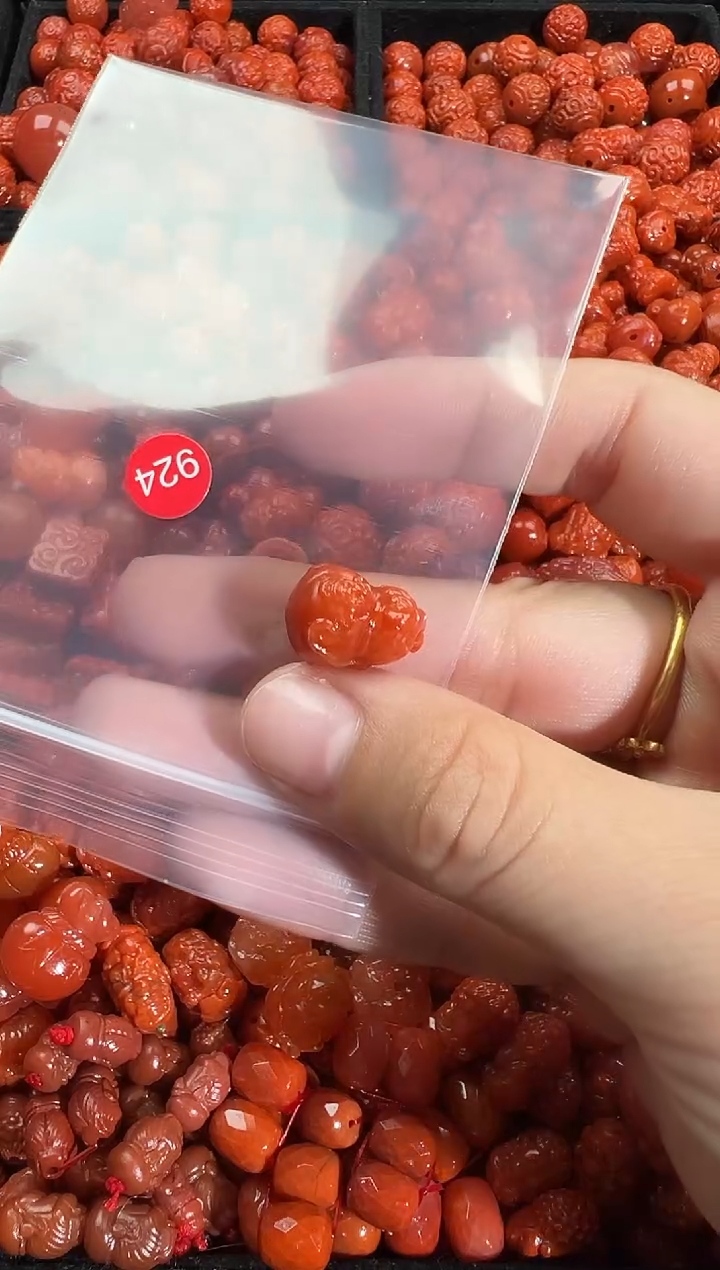 颈饰未镶嵌南红玛瑙1