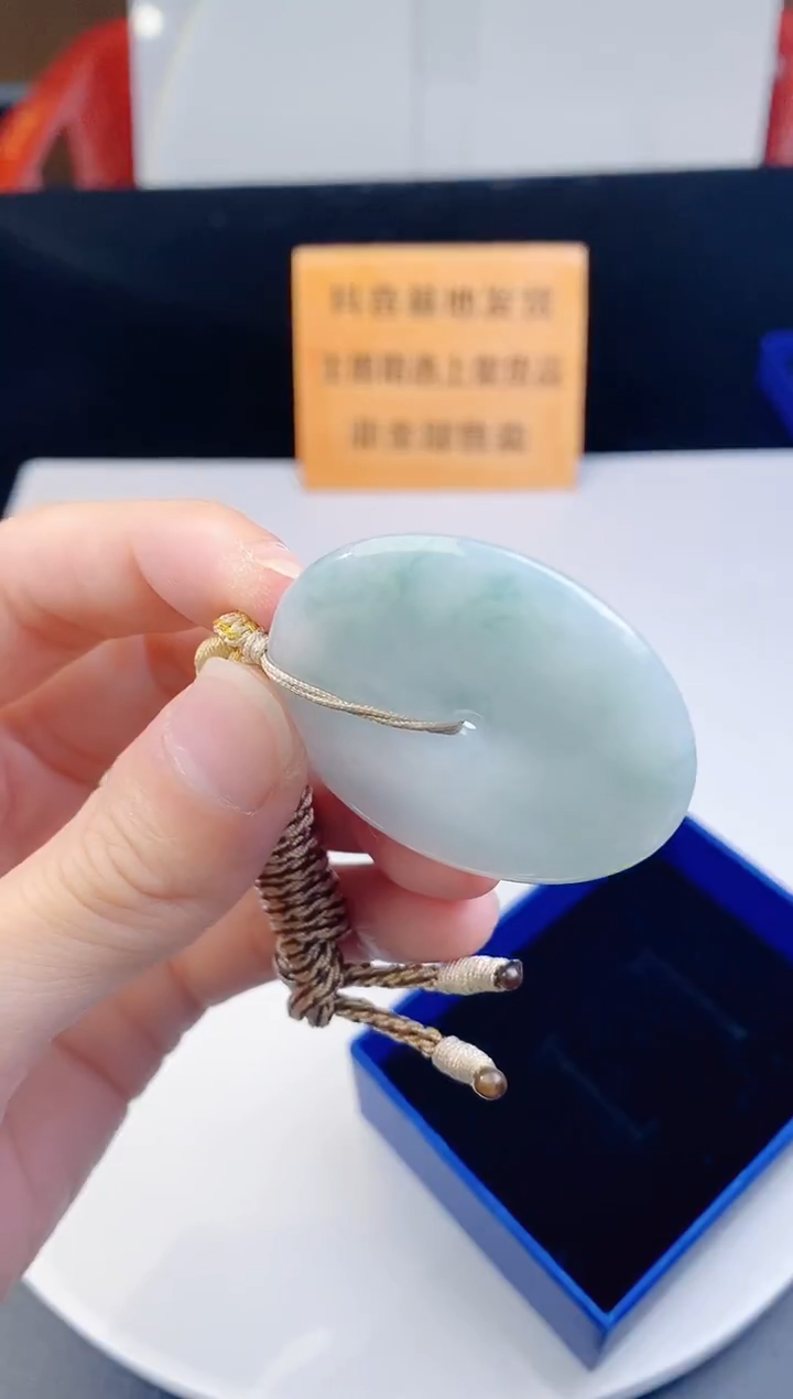 颈饰未镶嵌翡翠  