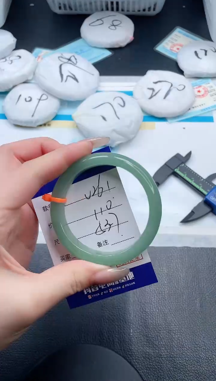 【闪购商品】石英质玉手镯未镶嵌5-V261-53