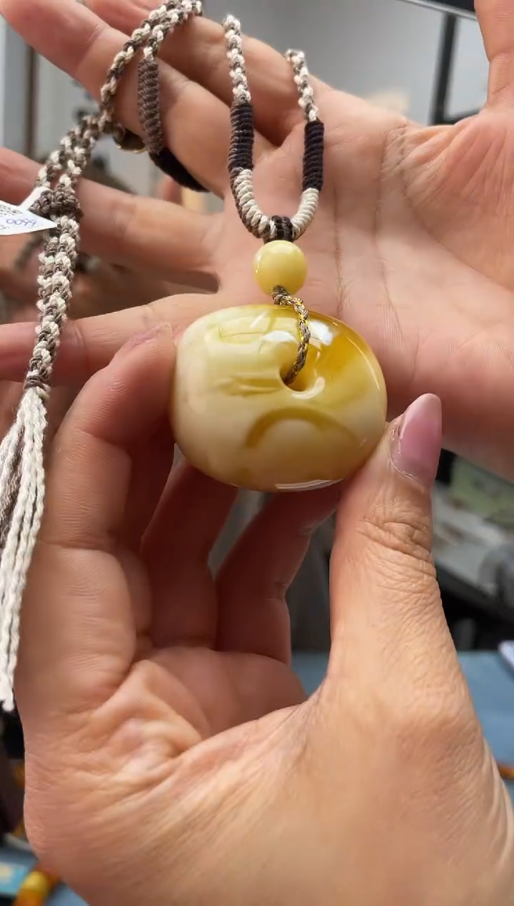 【闪购商品】未镶嵌琥珀珠宝奇石023