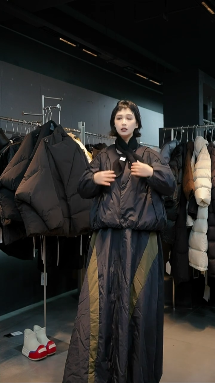 黑色羽绒黑色羽绒