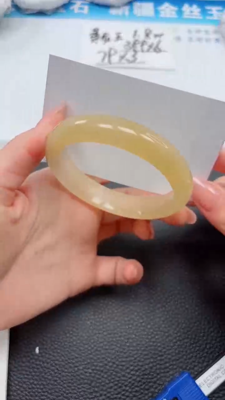 【闪购商品】石英质玉手镯未镶嵌400