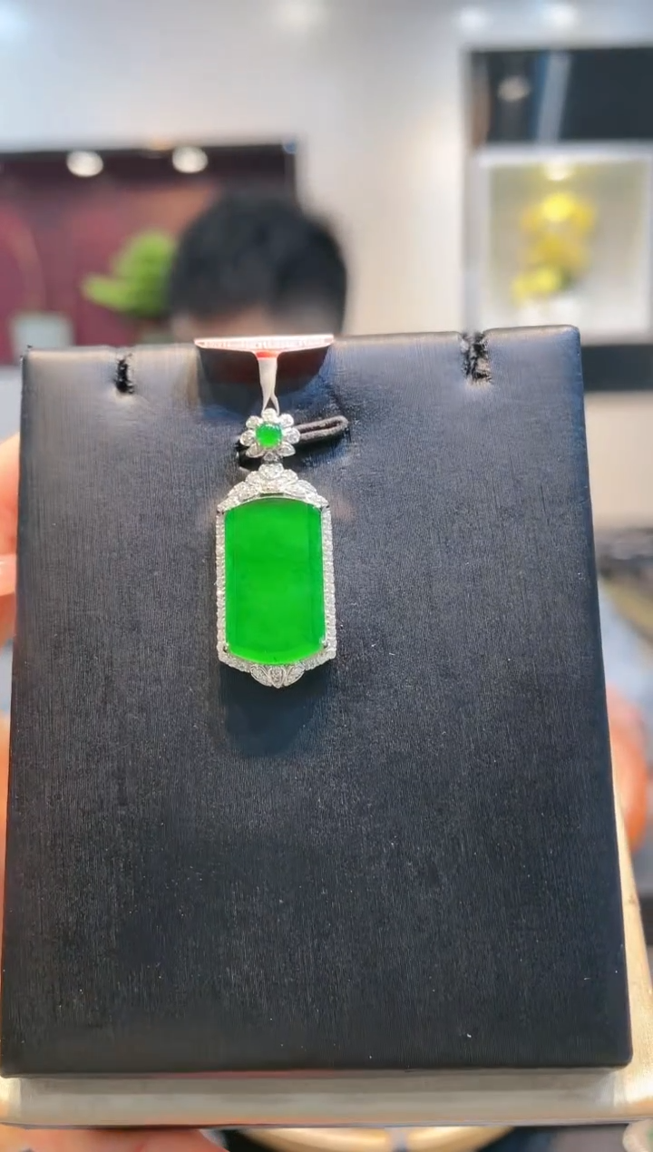 【闪购商品】翡翠颈饰18K金镶嵌A29天然A货翡翠吊坠