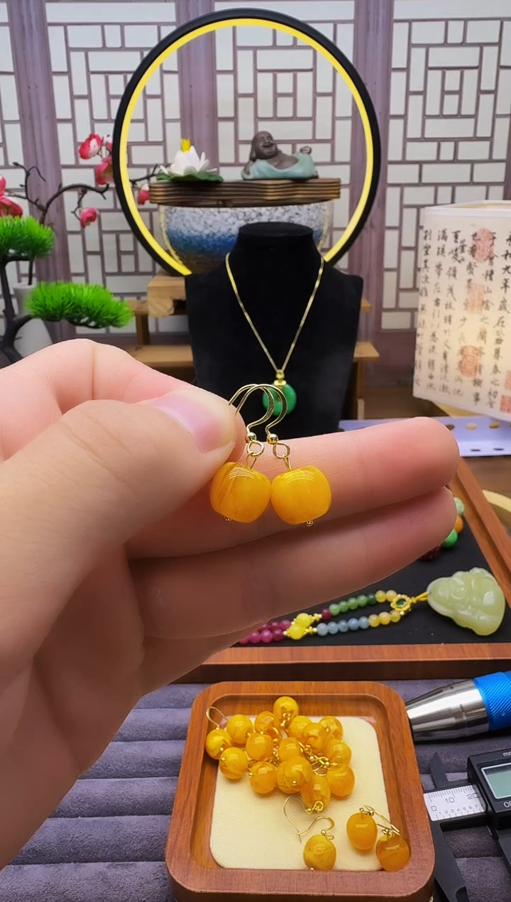 14K金镶嵌蜜蜡耳饰E01