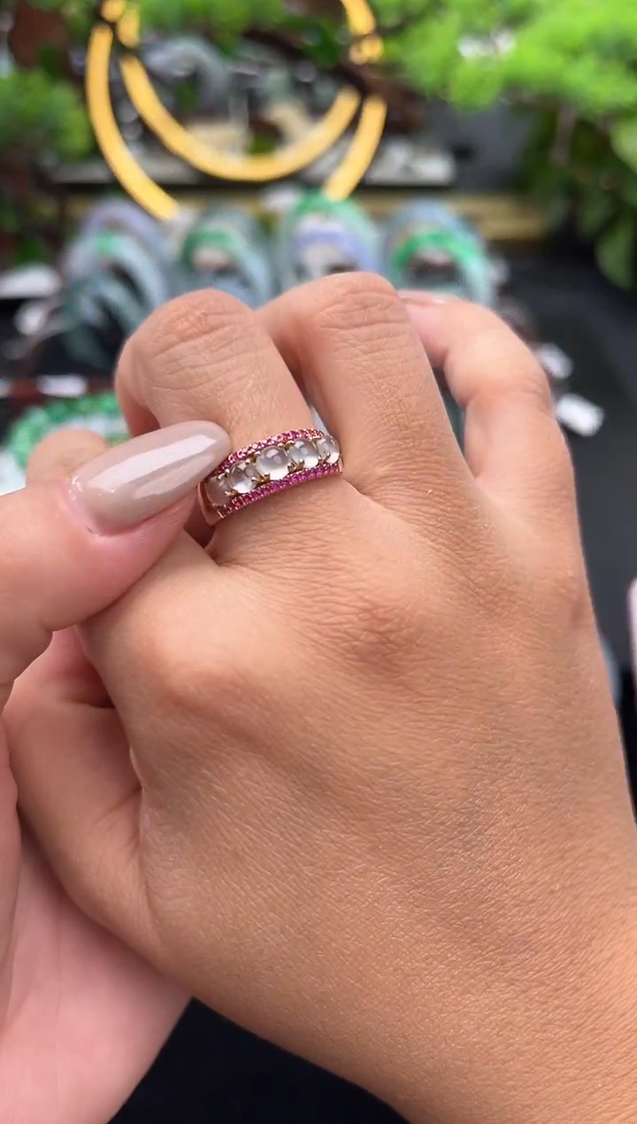 18K金镶嵌戒指翡翠戒指