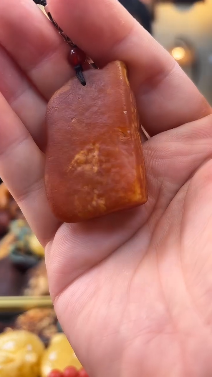 未镶嵌颈饰琥珀吊坠
