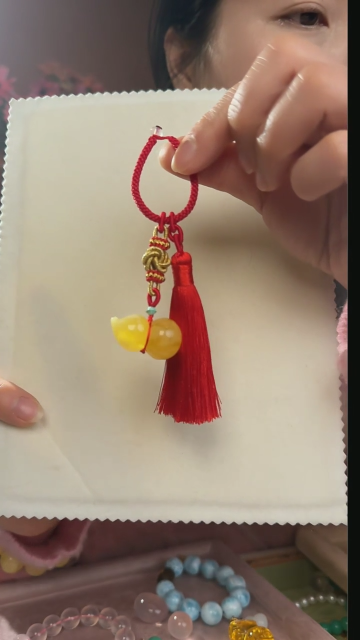 【闪购商品】蜜蜡吊坠(不含链)未镶嵌天然蜜蜡葫芦吊坠赠编绳