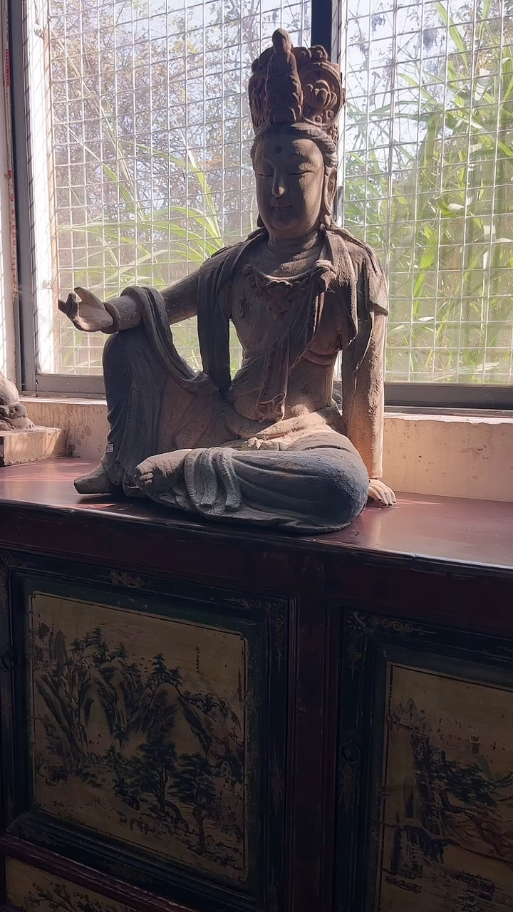 木尹****腾实木材质佛像