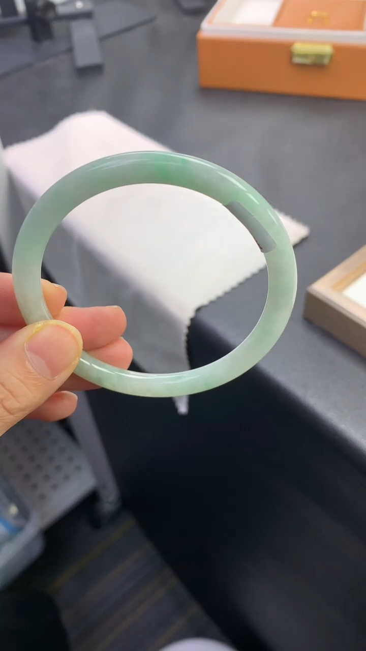 未镶嵌手镯（圆镯）翡翠退货需手镯吊牌标签完好