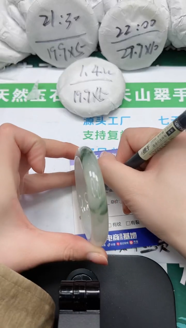 【闪购商品】石英质玉手镯未镶嵌k129-60