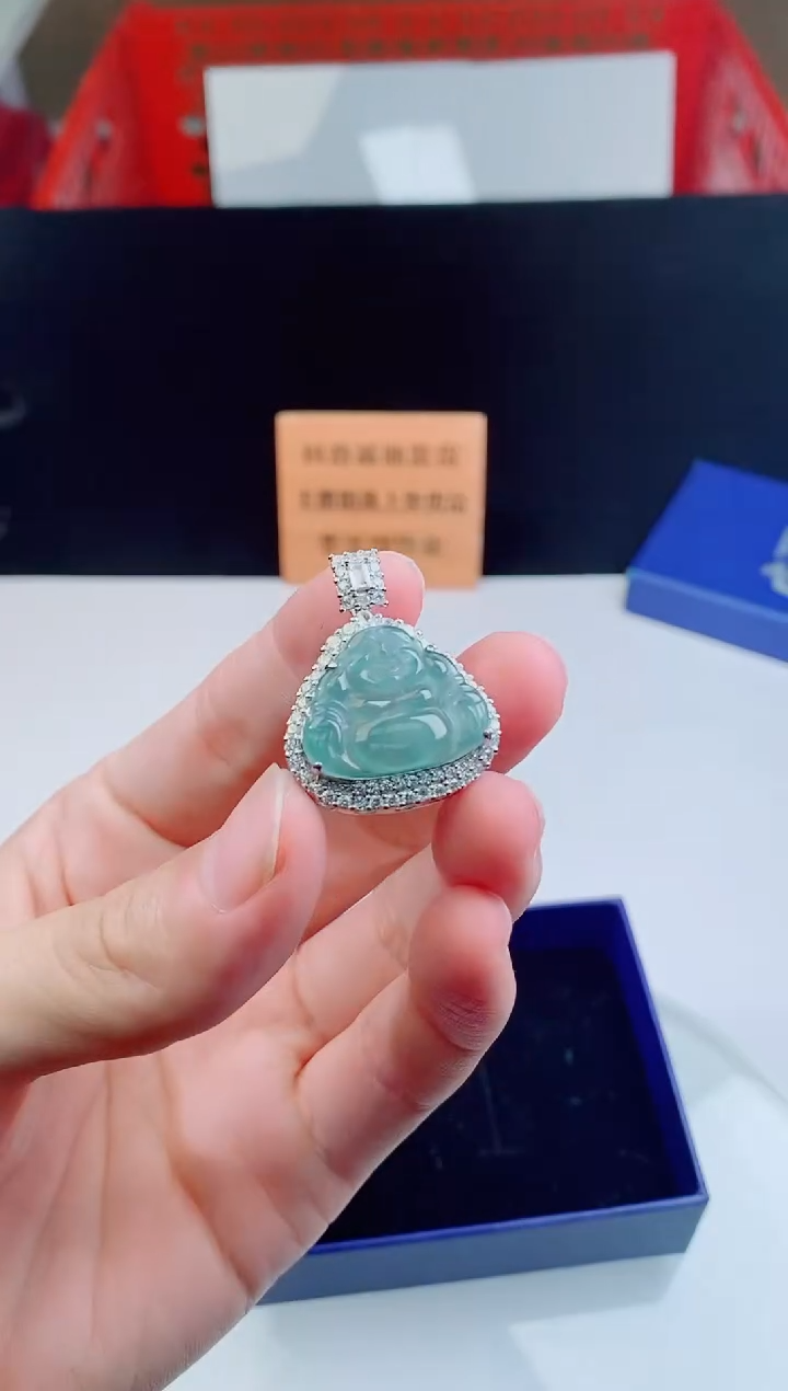 颈饰未镶嵌翡翠   ·