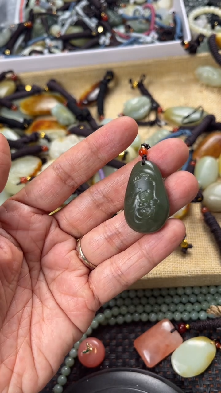 【闪购商品】和田玉颈饰未镶嵌多样性发货没有证书拍一发一有瑕