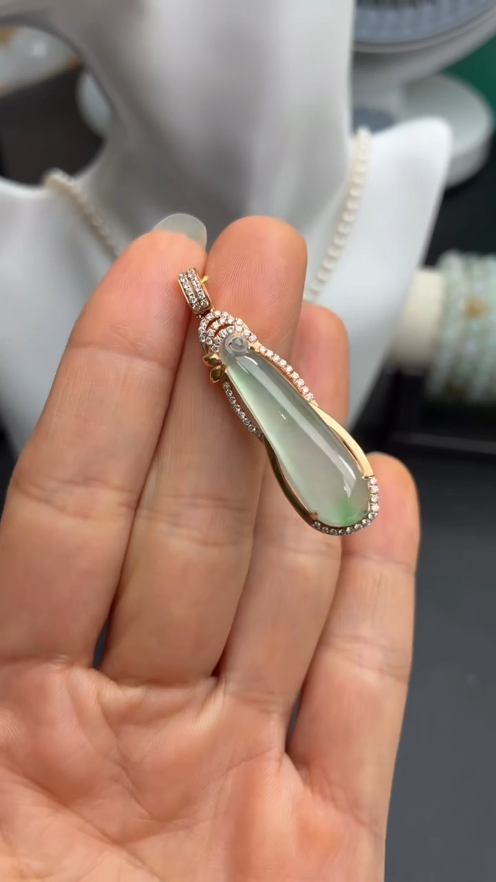 颈饰18K金镶嵌翡翠天然翡翠A货